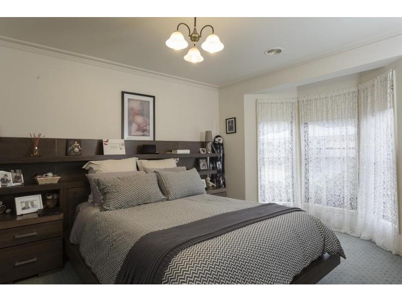 3 Samuel Court, Flora Hill VIC 3550