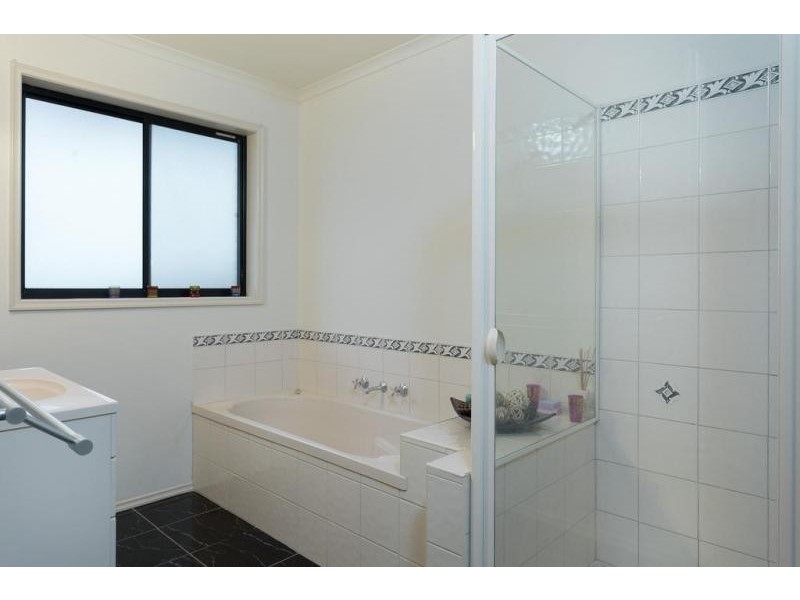 3 Samuel Court, Flora Hill VIC 3550