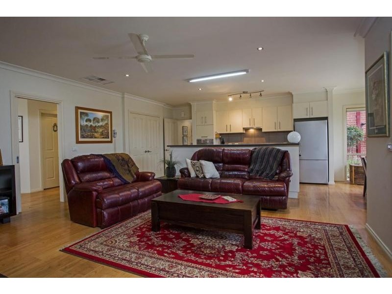 42 Pioneer Drive, Maiden Gully VIC 3551