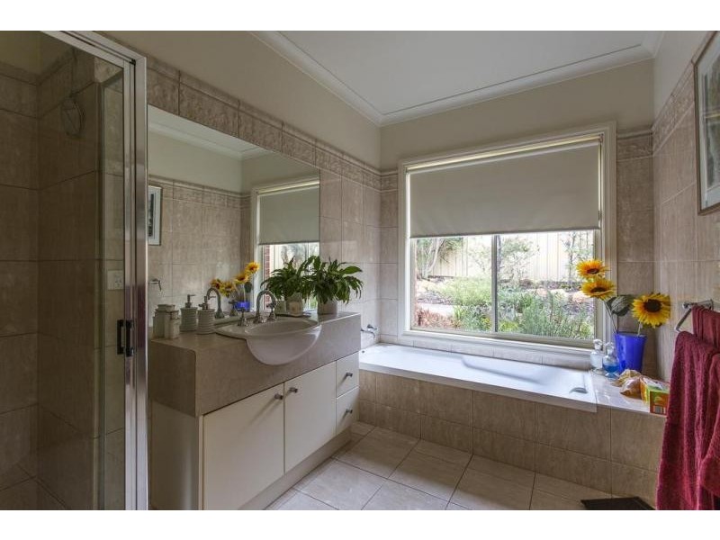 42 Pioneer Drive, Maiden Gully VIC 3551