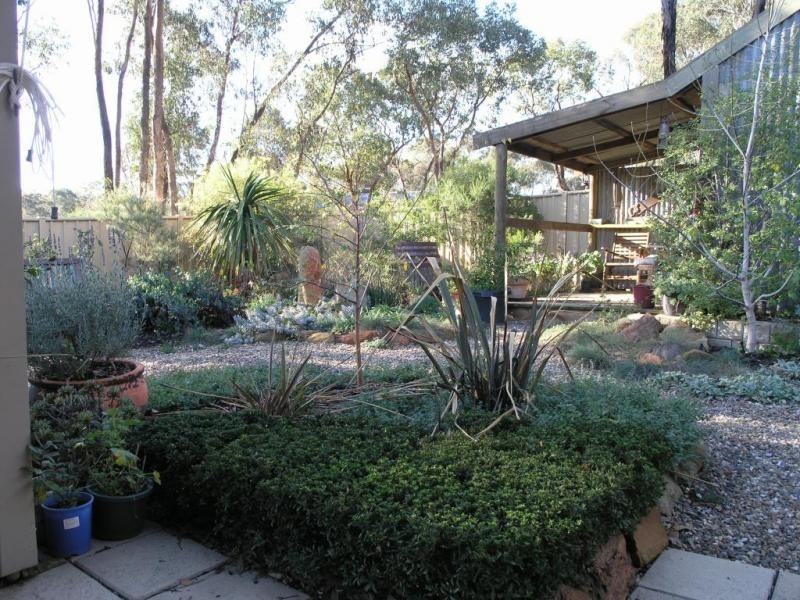 42 Pioneer Drive, Maiden Gully VIC 3551