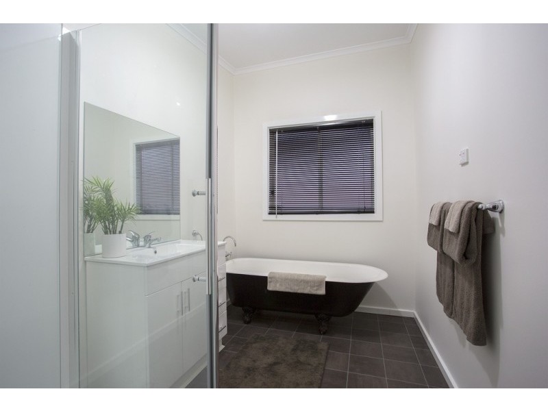 31 Booth Street, Golden Square VIC 3555