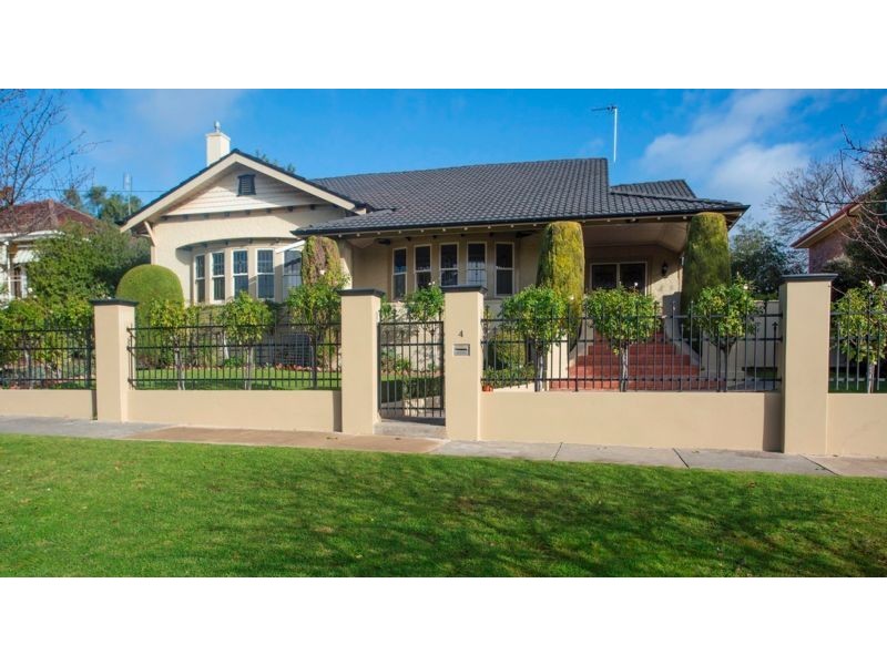 4 Reginald Street, Quarry Hill VIC 3550