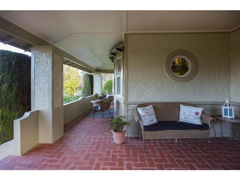 4 Reginald Street, Quarry Hill VIC 3550