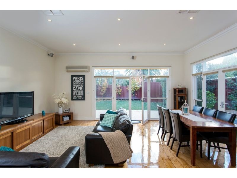 4 Reginald Street, Quarry Hill VIC 3550