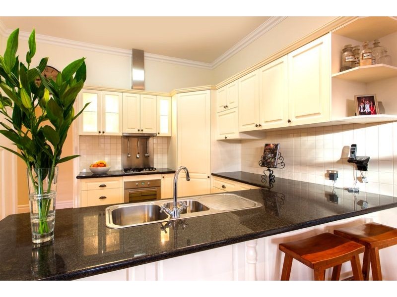 4 Reginald Street, Quarry Hill VIC 3550