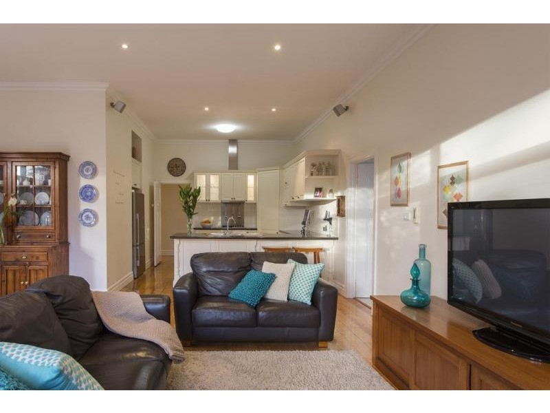 4 Reginald Street, Quarry Hill VIC 3550