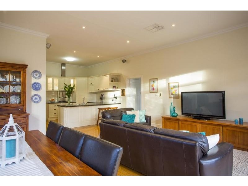 4 Reginald Street, Quarry Hill VIC 3550