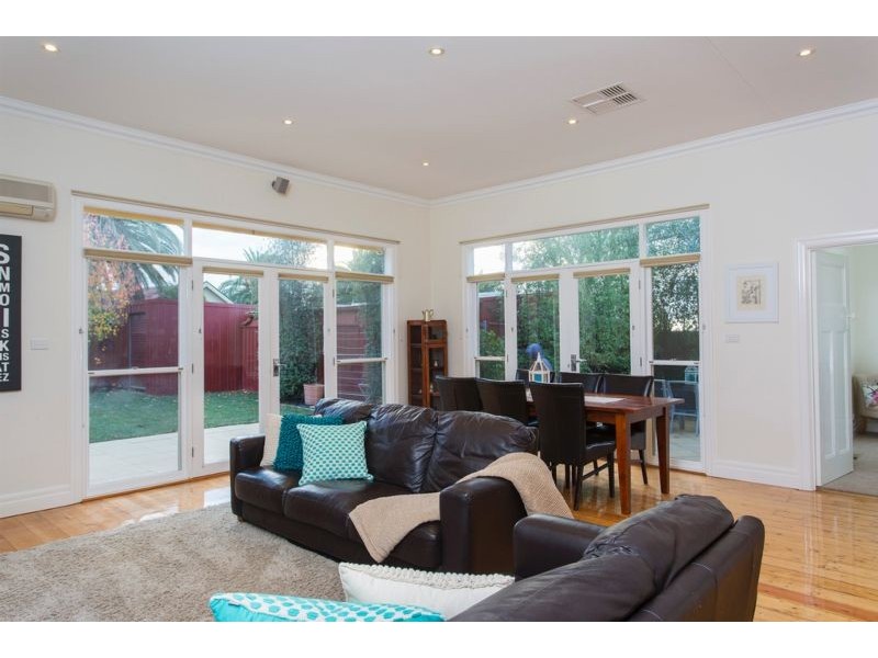 4 Reginald Street, Quarry Hill VIC 3550