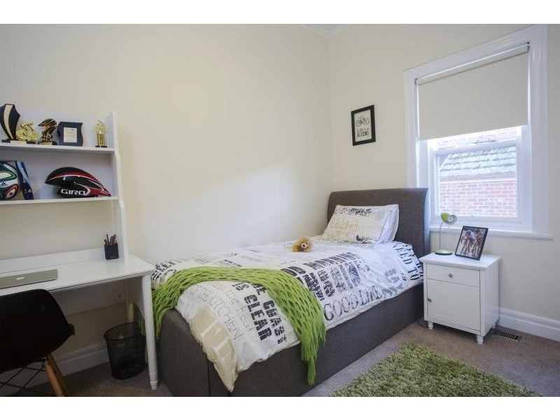 4 Reginald Street, Quarry Hill VIC 3550