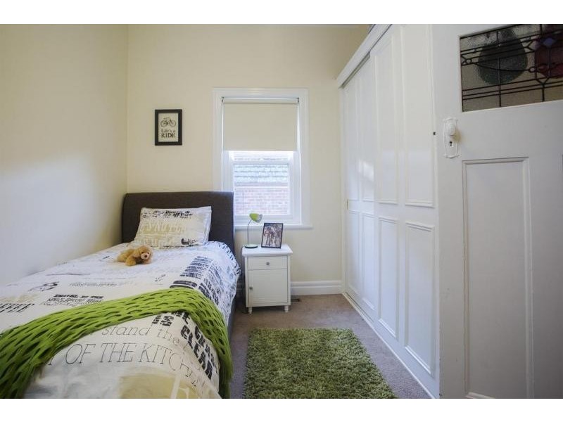 4 Reginald Street, Quarry Hill VIC 3550