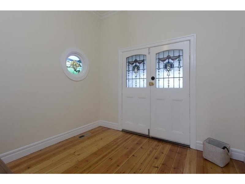 4 Reginald Street, Quarry Hill VIC 3550