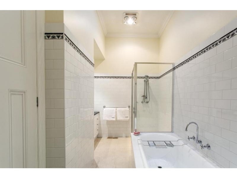 4 Reginald Street, Quarry Hill VIC 3550