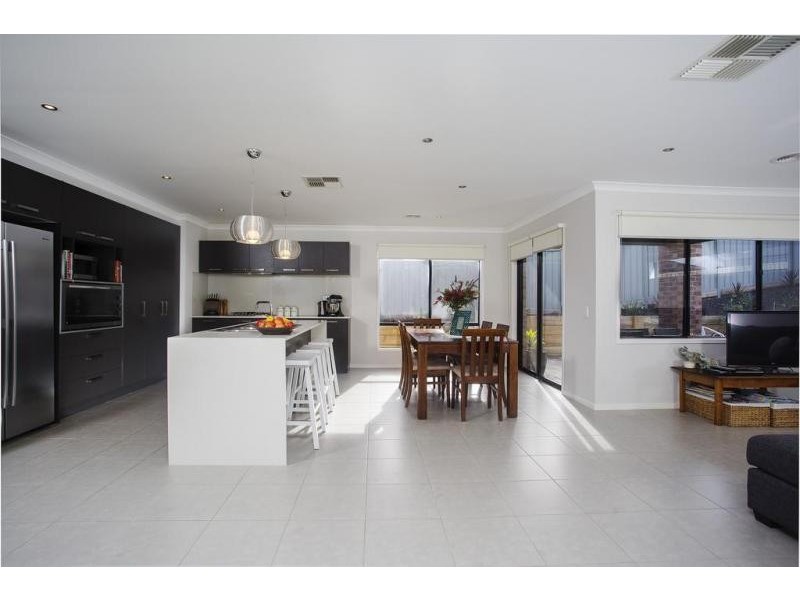 18 Freeman Drive, Kangaroo Flat VIC 3555
