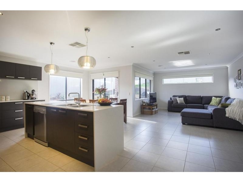 18 Freeman Drive, Kangaroo Flat VIC 3555