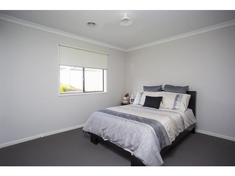 18 Freeman Drive, Kangaroo Flat VIC 3555