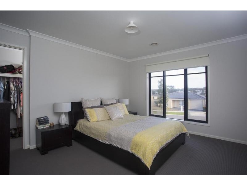18 Freeman Drive, Kangaroo Flat VIC 3555