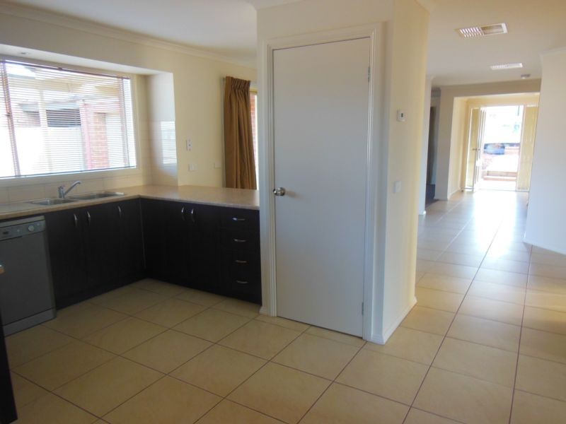 18 Londonderry Way, Epsom VIC 3551
