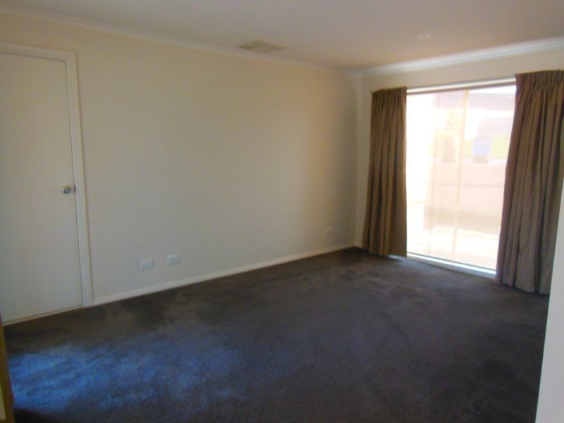 18 Londonderry Way, Epsom VIC 3551