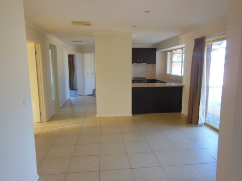 18 Londonderry Way, Epsom VIC 3551