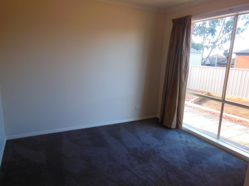 18 Londonderry Way, Epsom VIC 3551