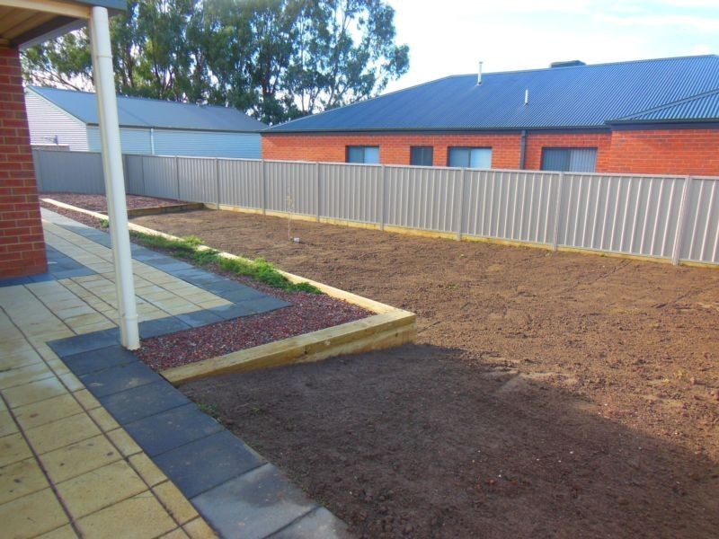 18 Londonderry Way, Epsom VIC 3551