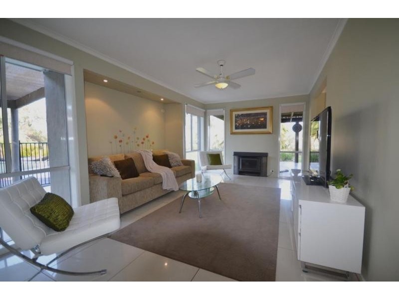 13 Benjamin Court, Flora Hill VIC 3550