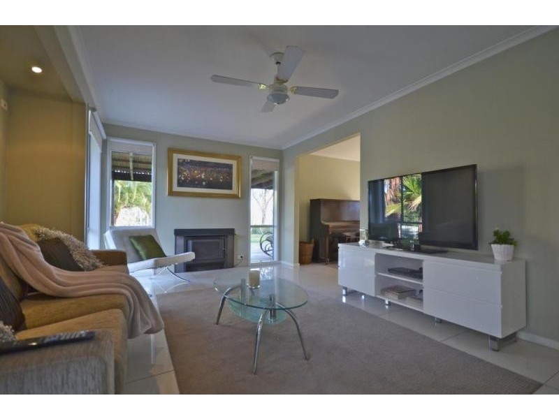 13 Benjamin Crt, Flora Hill VIC 3550