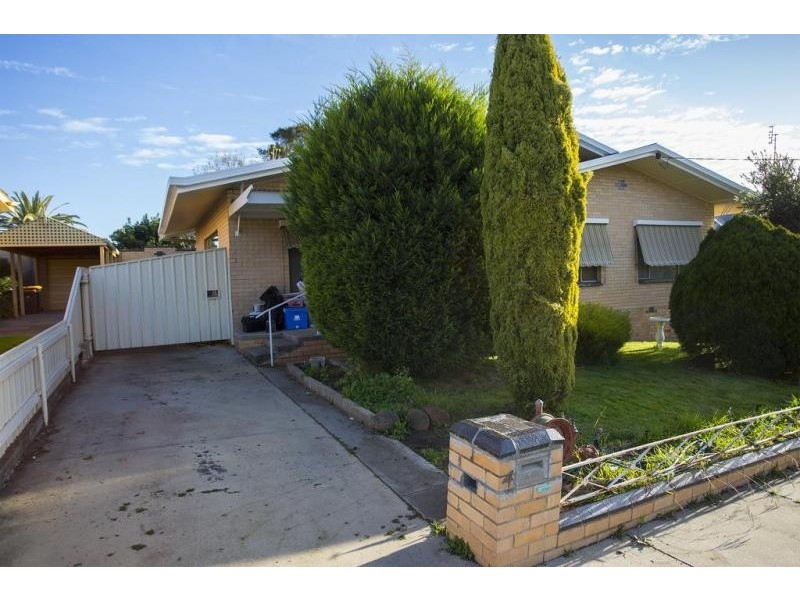 4 McMillan Street, Kennington VIC 3550