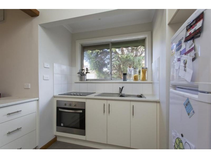 4 McMillan Street, Kennington VIC 3550