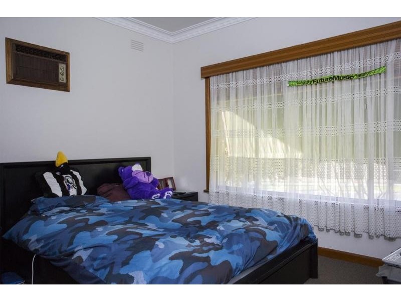 4 McMillan Street, Kennington VIC 3550