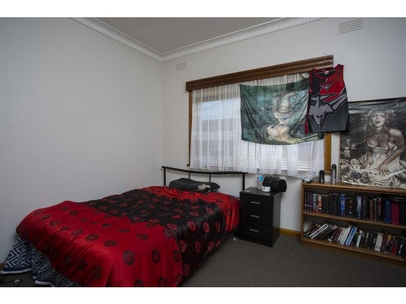 4 McMillan Street, Kennington VIC 3550