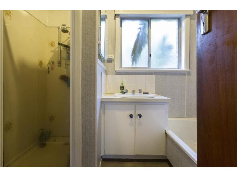 4 McMillan Street, Kennington VIC 3550