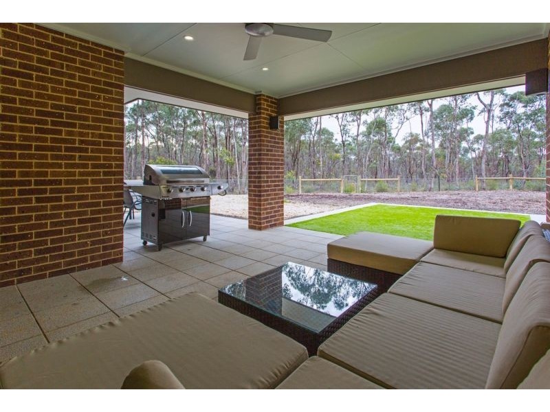 45 Ridge Rd, Junortoun VIC 3551