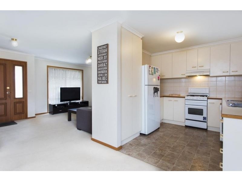 1/62 Lloyd Street, Strathdale VIC 3550