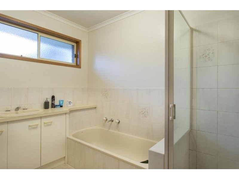 1/62 Lloyd Street, Strathdale VIC 3550