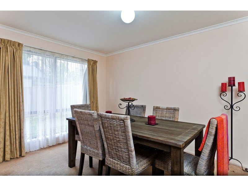 1/4 Marina Court, Strathdale VIC 3550