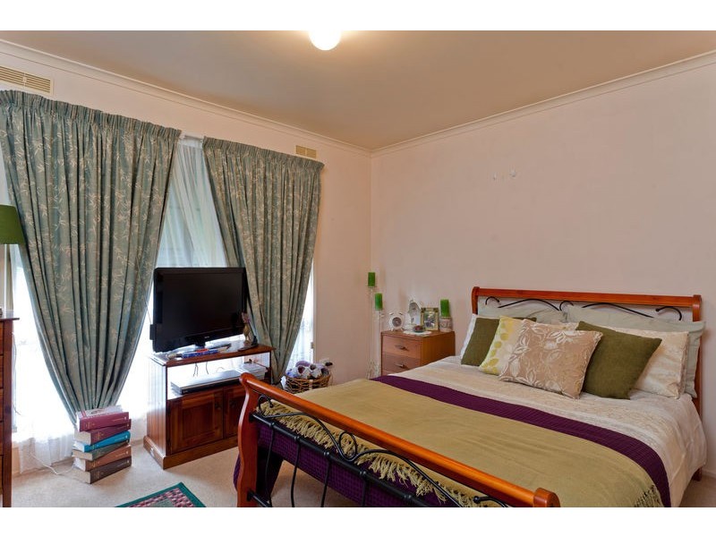 1/4 Marina Court, Strathdale VIC 3550