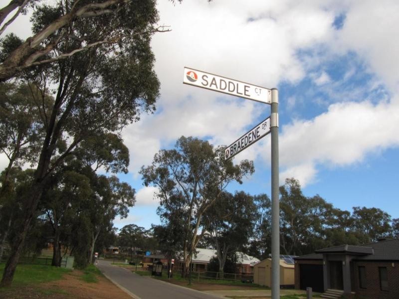 15 Saddle Court, Maiden Gully VIC 3551