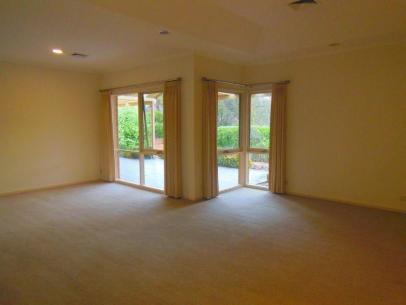 17 Edwina Court, Spring Gully VIC 3550