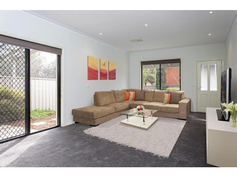2/82 Sternberg Street, Kennington VIC 3550