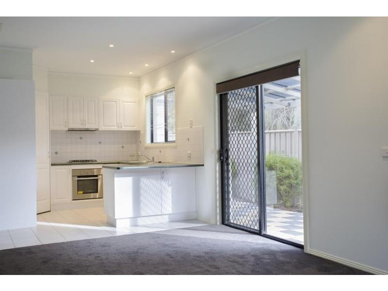 2/82 Sternberg Street, Kennington VIC 3550