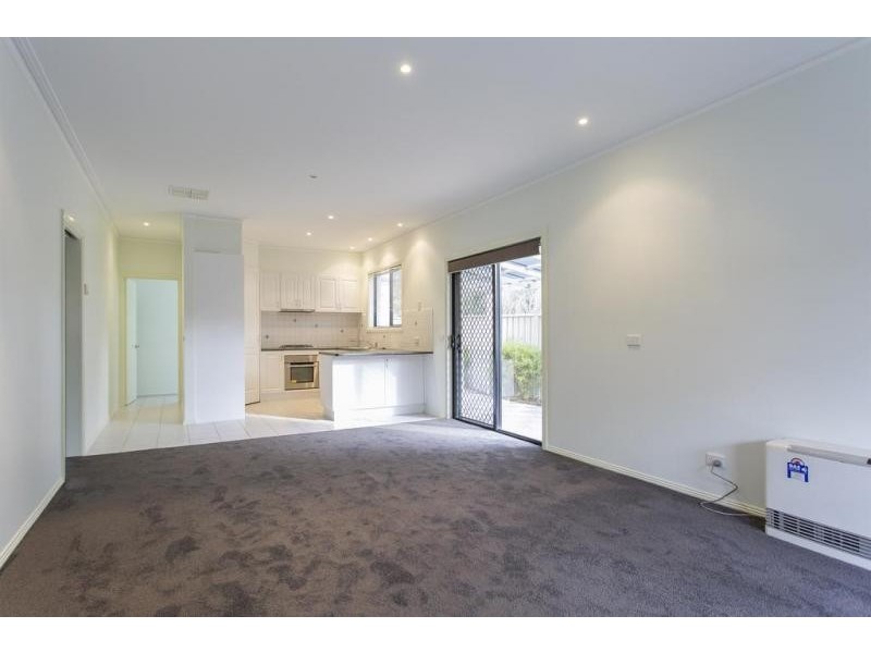2/82 Sternberg Street, Kennington VIC 3550