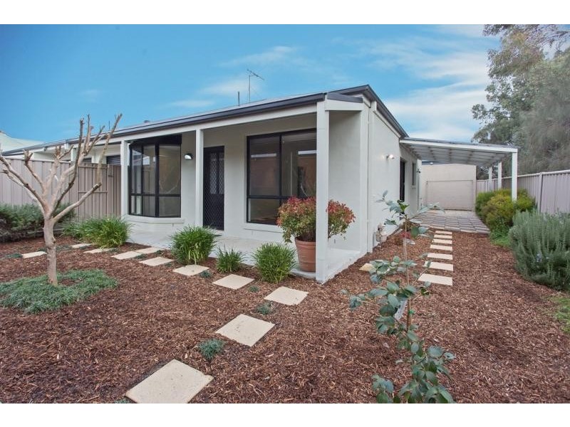 2/82 Sternberg Street, Kennington VIC 3550