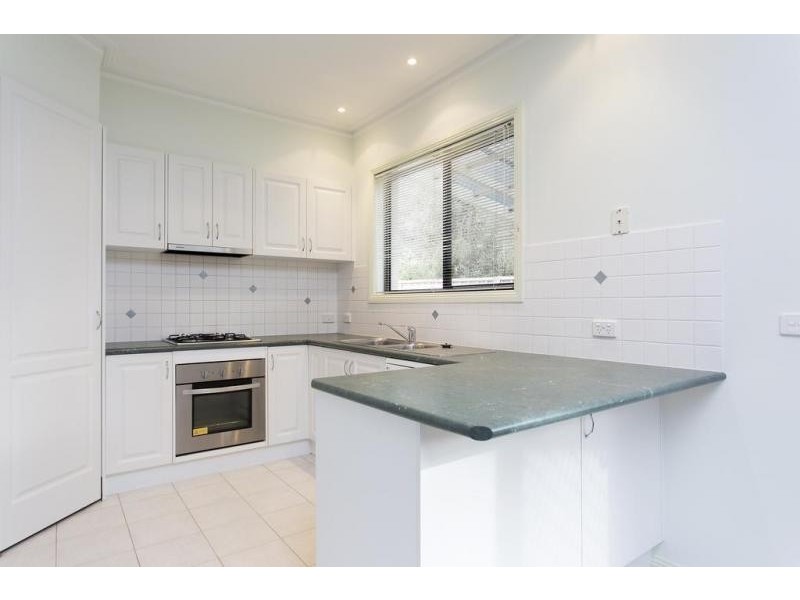 2/82 Sternberg Street, Kennington VIC 3550