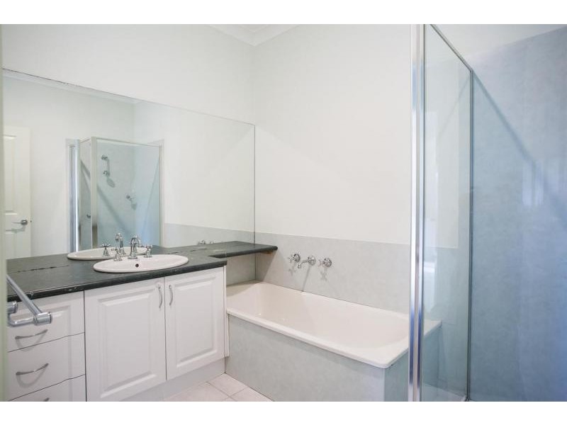 2/82 Sternberg Street, Kennington VIC 3550