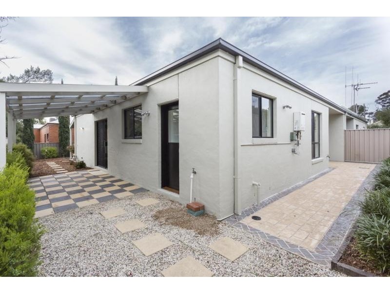 2/82 Sternberg Street, Kennington VIC 3550