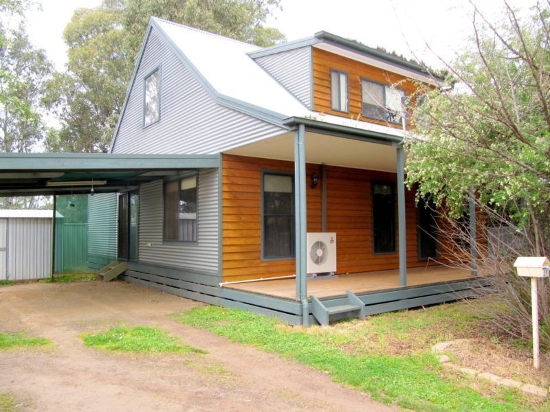 21 Crusoe Road, Kangaroo Flat VIC 3555