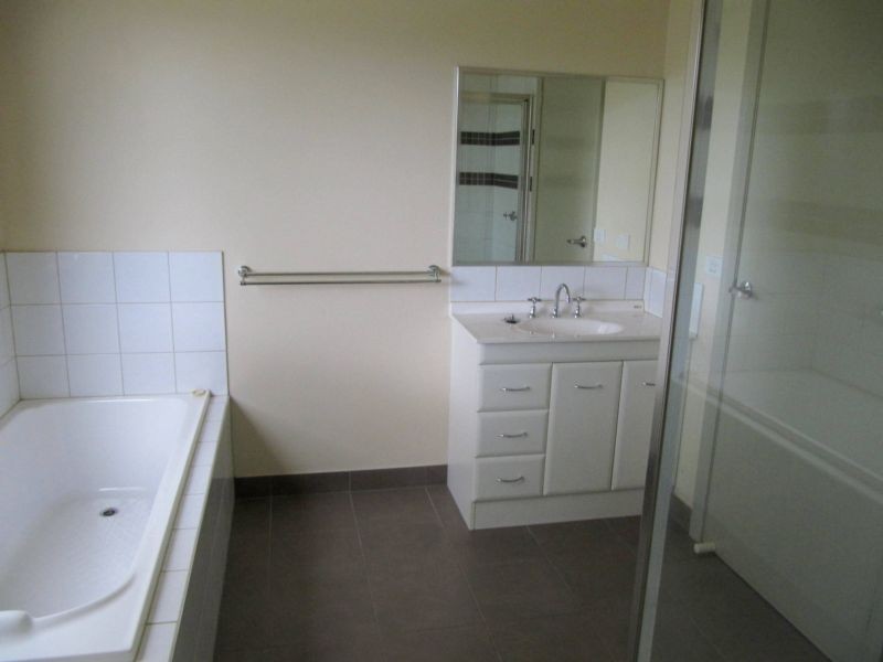 21 Crusoe Road, Kangaroo Flat VIC 3555