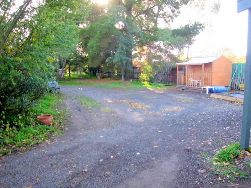 21 Crusoe Road, Kangaroo Flat VIC 3555